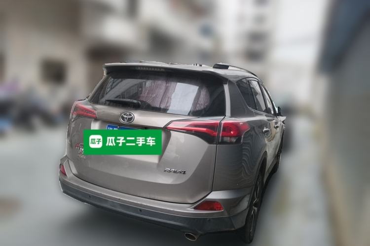 Used Toyota RAV4 2016 2.0L CVT Two-Wheel Drive Urban Edition China V Standard Rear Right 45 Deg