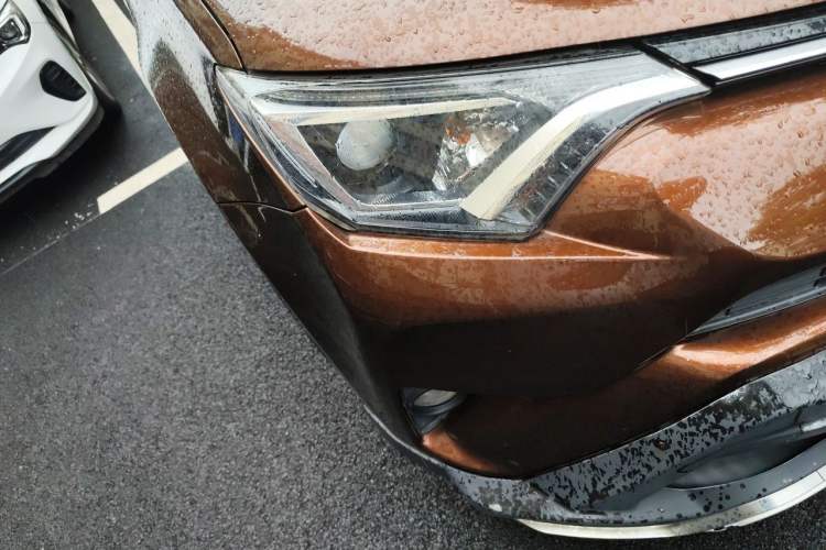 Used Toyota RAV4 2016 2.0L CVT Two-Wheel Drive Fashion Edition China V Standard Right Front Headlight