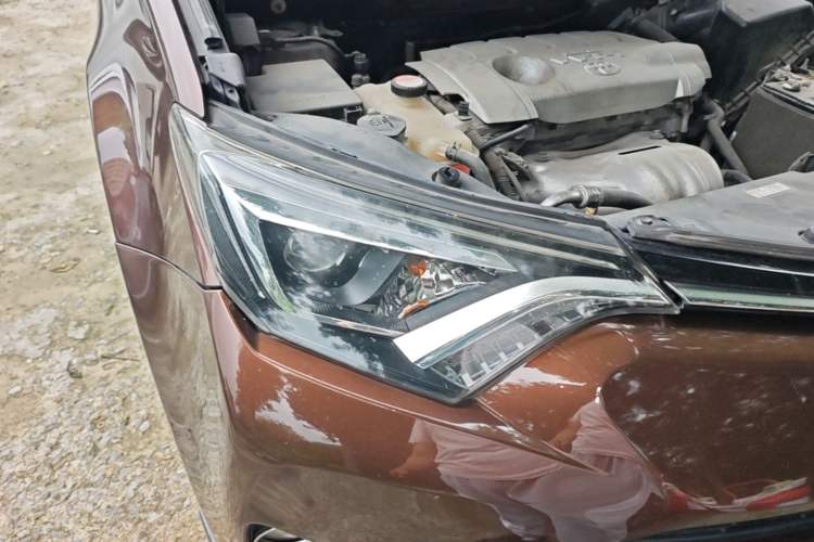 Used Toyota RAV4 2016 2.5L Automatic 4x4 Elite Edition Right Front Headlight