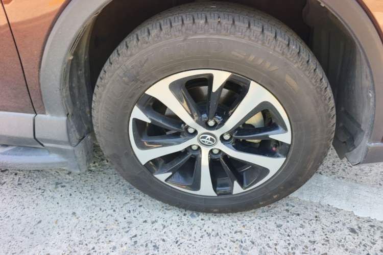 Used Toyota RAV4 2016 2.0L CVT Two-Wheel Drive Smart Edition China V Standard Right Front Wheel Hub
