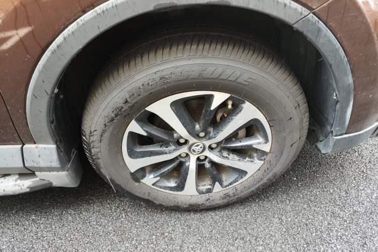 Used Toyota RAV4 2016 2.0L CVT Two-Wheel Drive Fashion Edition China V Standard Right Front Wheel Hub