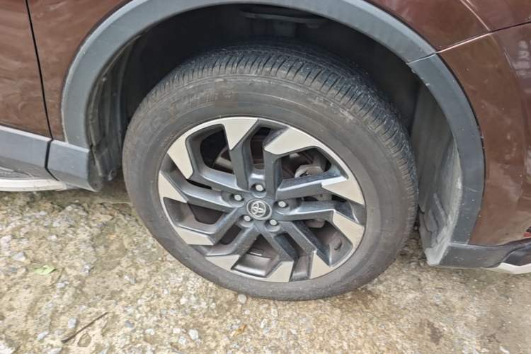 Used Toyota RAV4 2016 2.5L Automatic 4x4 Elite Edition Right Front Wheel Hub