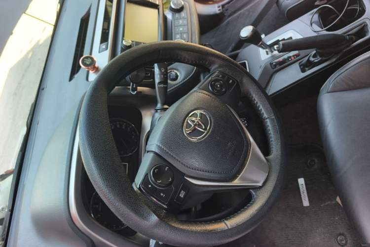 Used Toyota RAV4 2016 2.0L CVT Two-Wheel Drive Smart Edition China V Standard Steering Wheel