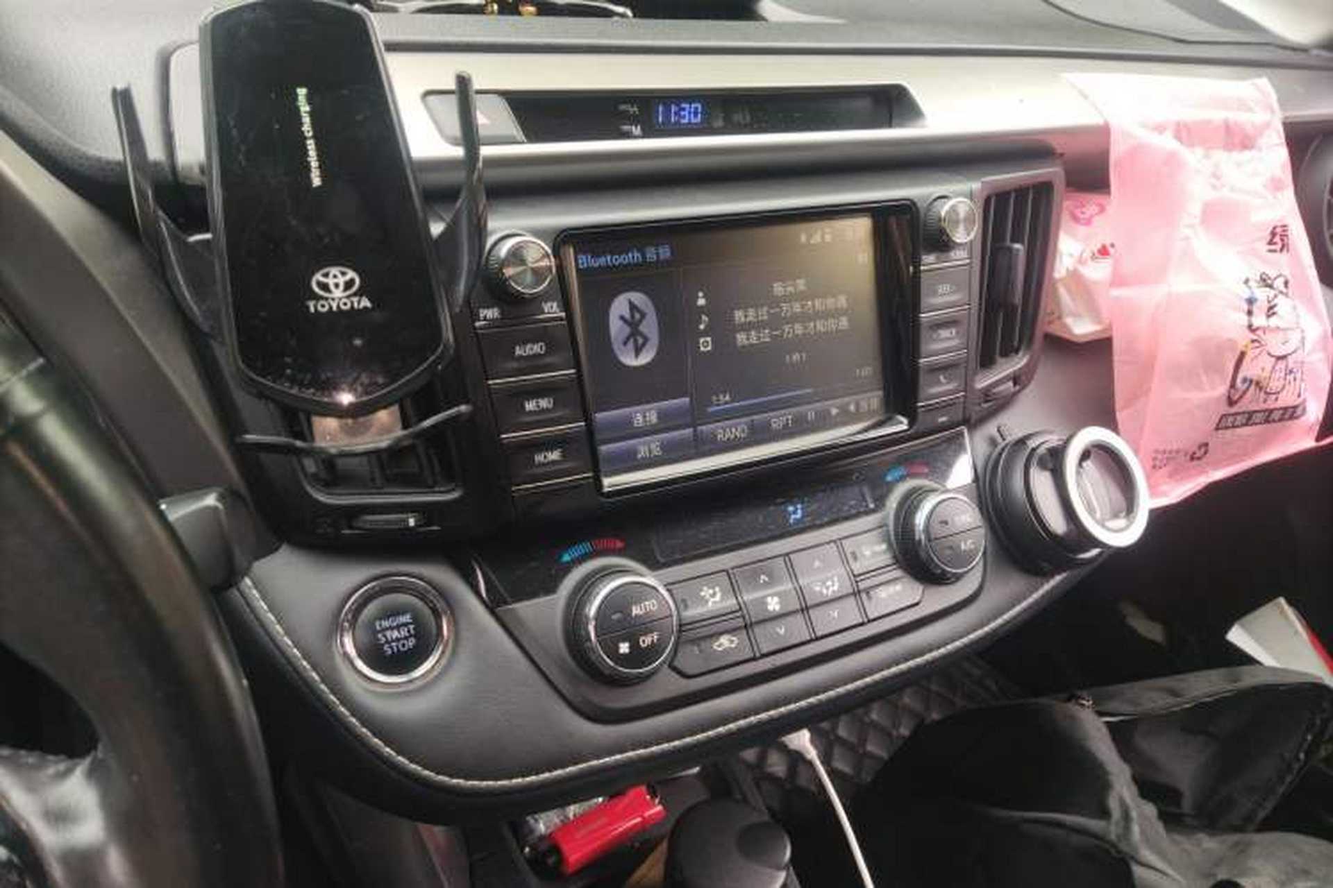 Used Toyota RAV4 2016 2.0L CVT Two-Wheel Drive Fashion Edition China V Standard Audio And AC Panel