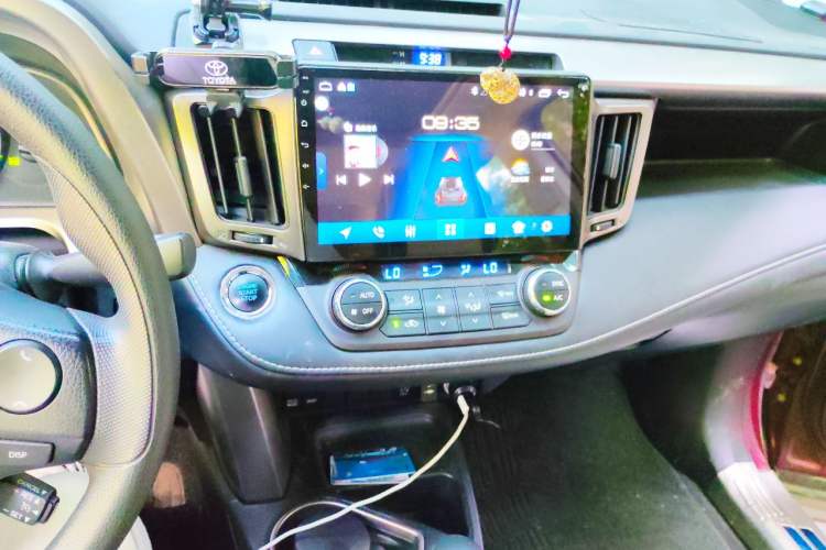 Used Toyota RAV4 2016 2.0L CVT Two-Wheel Drive Fashion Edition China V Standard Audio And AC Panel