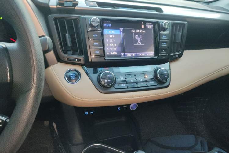 Used Toyota RAV4 2016 2.0L CVT Two-Wheel Drive Fashion Edition China V Standard Audio And AC Panel