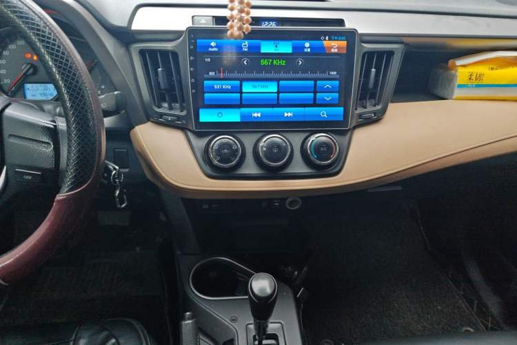 Used Toyota RAV4 2016 2.0L CVT Two-Wheel Drive Urban Edition China V Standard Audio And AC Panel