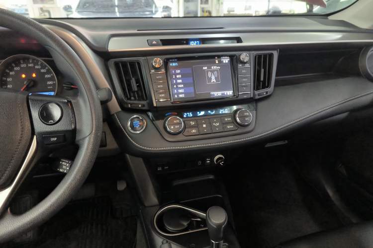 Used Toyota RAV4 2016 2.0L CVT Two-Wheel Drive Fashion Edition China V Standard Audio And AC Panel