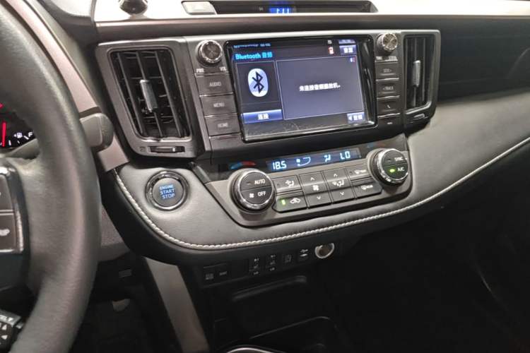 Used Toyota RAV4 2016 2.0L CVT Two-Wheel Drive Smart Edition China V Standard Audio And AC Panel