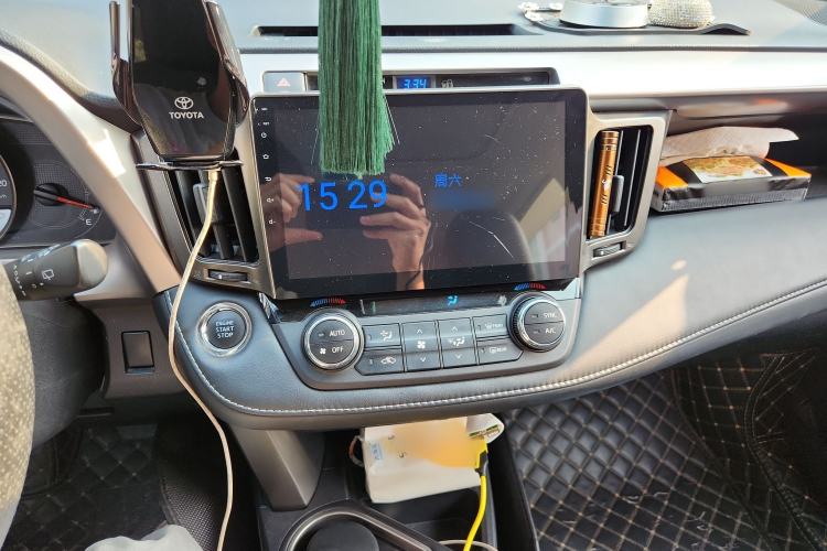 Used Toyota RAV4 2016 2.0L CVT Two-Wheel Drive Fashion Edition China V Standard Audio And AC Panel