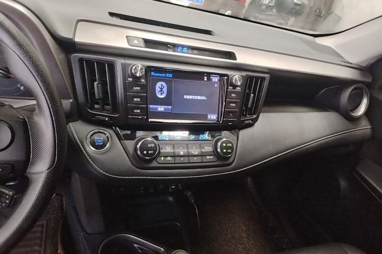 Used Toyota RAV4 2016 2.0L CVT Two-Wheel Drive Comfort Edition China V Standard Audio And AC Panel