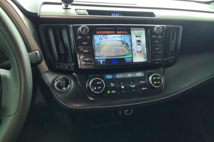 Used Toyota RAV4 2016 2.0L CVT Two-Wheel Drive Fashion Edition China V Standard Audio And AC Panel
