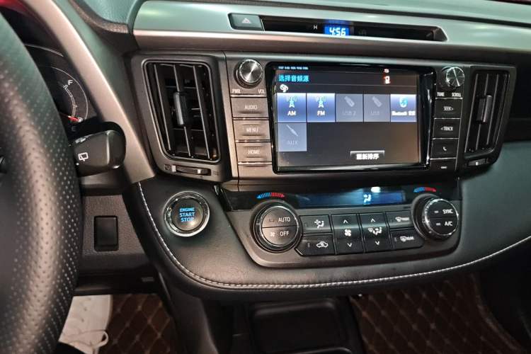 Used Toyota RAV4 2016 2.0L CVT Two-Wheel Drive Fashion Edition China V Standard Audio And AC Panel