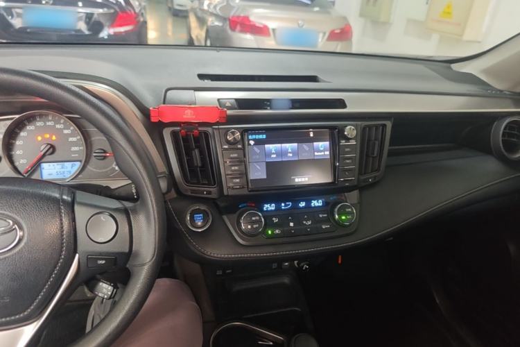 Used Toyota RAV4 2016 2.0L CVT Two-Wheel Drive Fashion Edition China V Standard Center Console