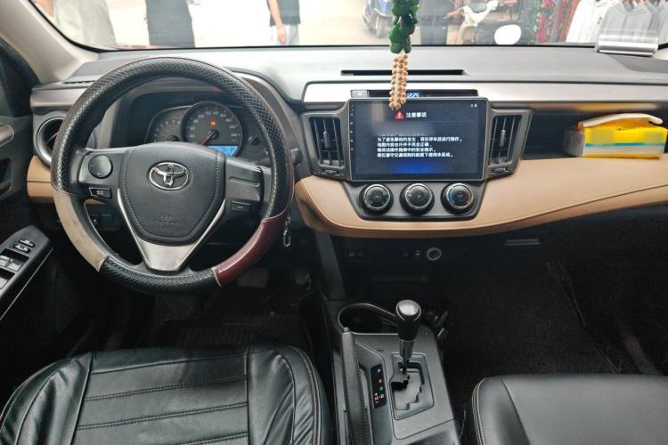 Used Toyota RAV4 2016 2.0L CVT Two-Wheel Drive Urban Edition China V Standard Center Console