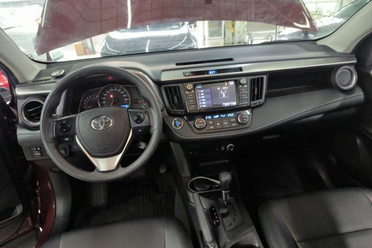 Used Toyota RAV4 2016 2.0L CVT Two-Wheel Drive Fashion Edition China V Standard Center Console
