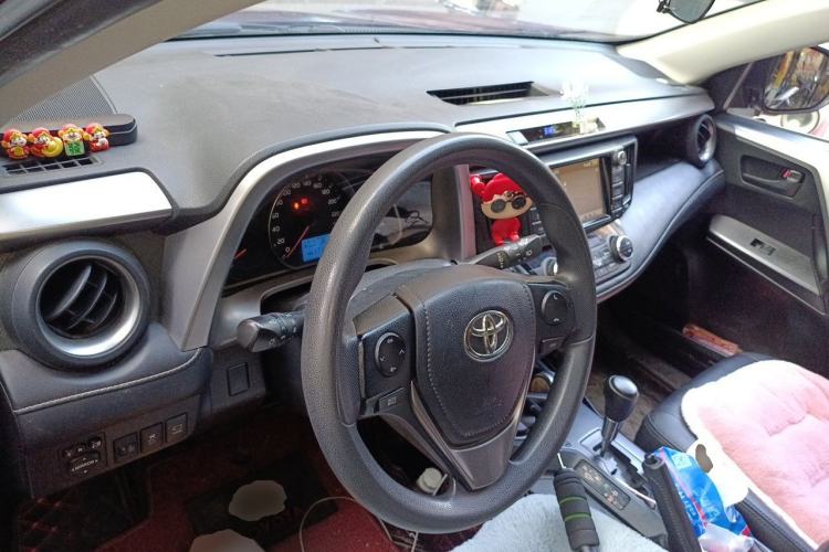 Used Toyota RAV4 2016 2.0L CVT Two-Wheel Drive Fashion Edition China V Standard Center Console