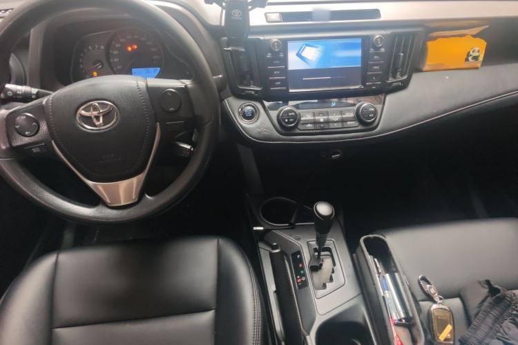 Used Toyota RAV4 2016 2.0L CVT Two-Wheel Drive Fashion Edition China V Standard Center Console