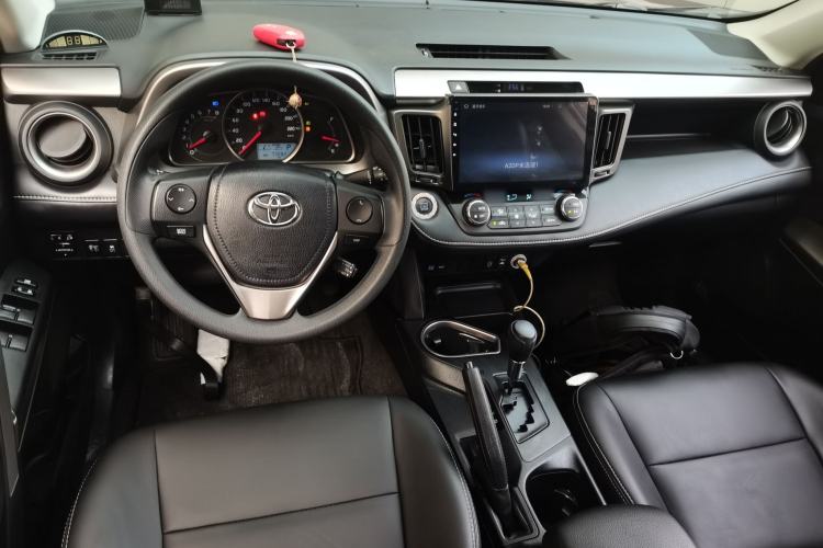 Used Toyota RAV4 2016 2.0L CVT Two-Wheel Drive Fashion Edition China V Standard Center Console