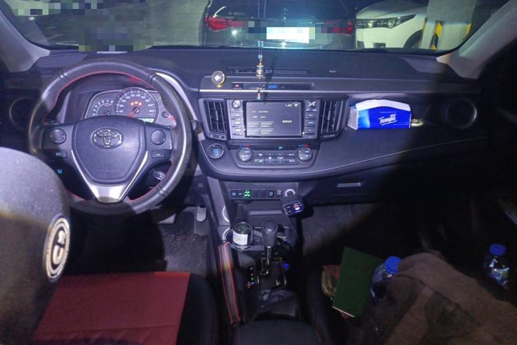 Used Toyota RAV4 2016 2.0L CVT Two-Wheel Drive Fashion Edition China V Standard Center Console