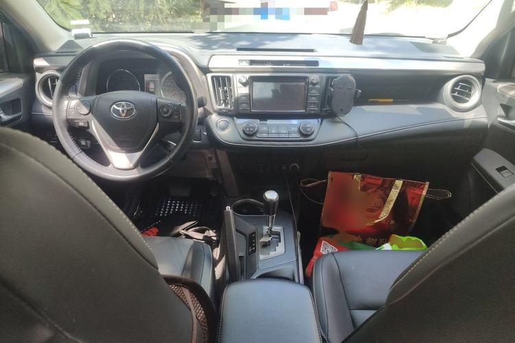Used Toyota RAV4 2016 2.0L CVT Two-Wheel Drive Smart Edition China V Standard Center Console