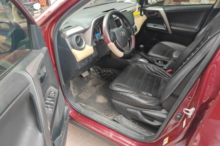 Used Toyota RAV4 2016 2.0L CVT Two-Wheel Drive Urban Edition China V Standard Driver Seat