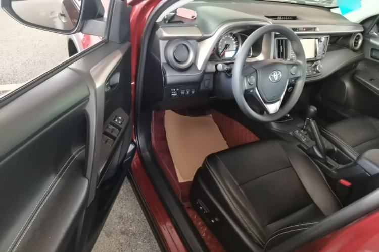 Used Toyota RAV4 2016 2.0L CVT Two-Wheel Drive Fashion Edition China V Standard Driver Seat