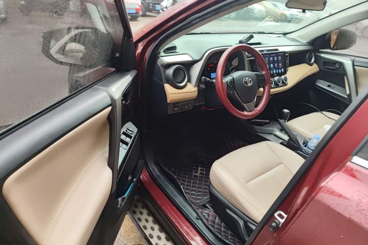 Used Toyota RAV4 2016 2.0L CVT Two-Wheel Drive Urban Edition China V Standard Driver Seat