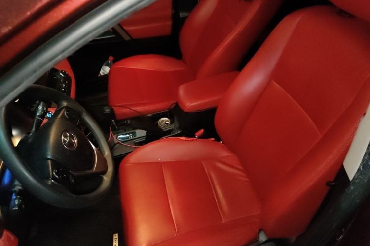 Used Toyota RAV4 2016 2.0L CVT Two-Wheel Drive Fashion Edition China V Standard Driver Seat