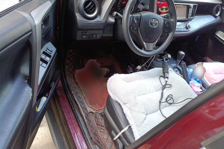Used Toyota RAV4 2016 2.0L CVT Two-Wheel Drive Fashion Edition China V Standard Driver Seat