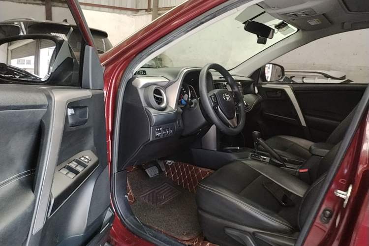 Used Toyota RAV4 2016 2.0L CVT Two-Wheel Drive Comfort Edition China V Standard Driver Seat