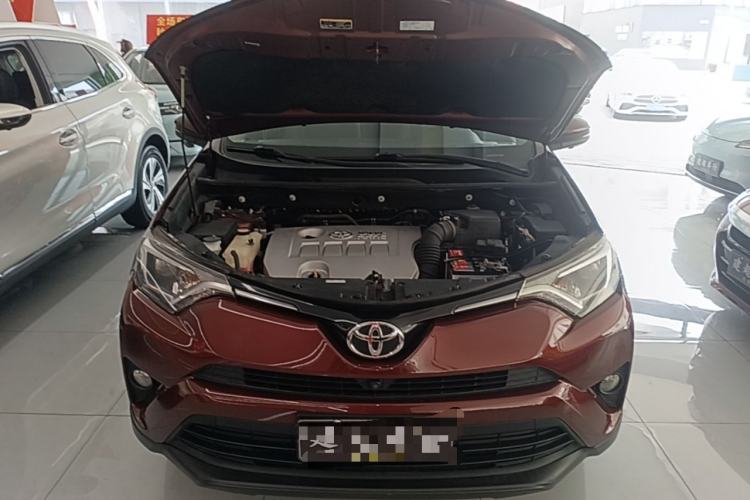 Used Toyota RAV4 2016 2.0L CVT Two-Wheel Drive Fashion Edition China V Standard Engine Bay