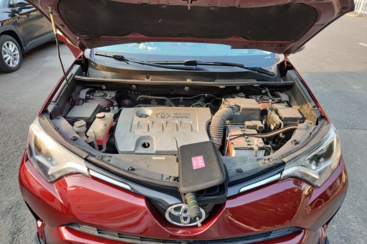 Used Toyota RAV4 2016 2.0L CVT Two-Wheel Drive Fashion Edition China V Standard Engine Bay