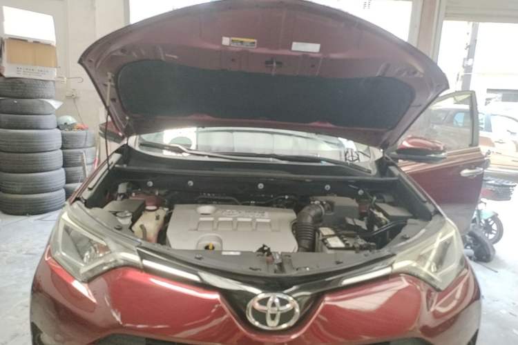Used Toyota RAV4 2016 2.0L CVT Two-Wheel Drive Comfort Edition China V Standard Engine Bay