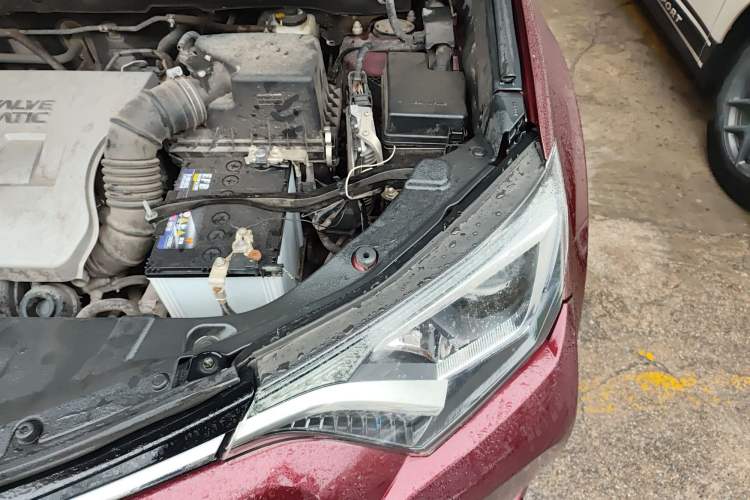 Used Toyota RAV4 2016 2.0L CVT Two-Wheel Drive Urban Edition China V Standard Engine Bay Left