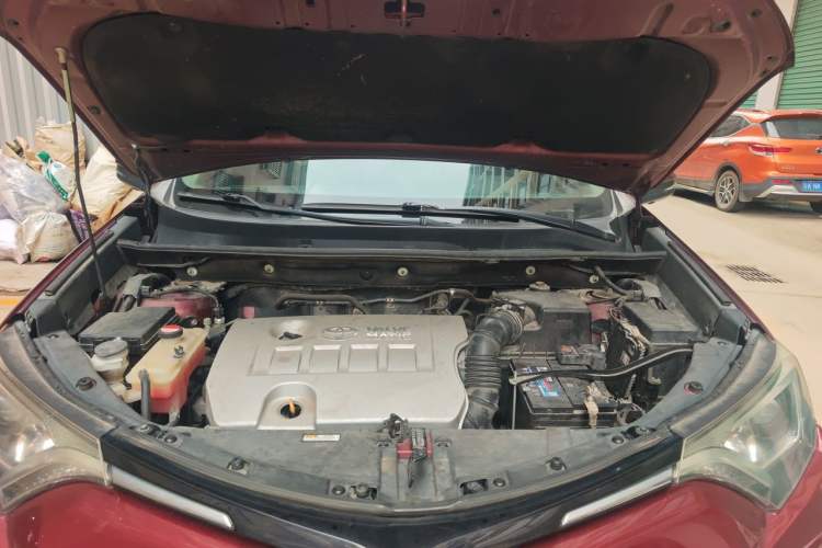 Used Toyota RAV4 2016 2.0L CVT Two-Wheel Drive Fashion Edition China V Standard Engine Bay