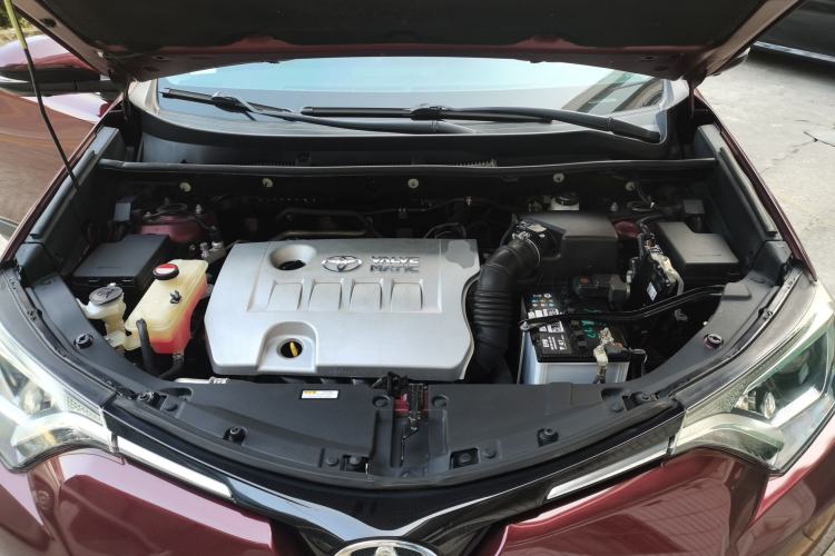 Used Toyota RAV4 2016 2.0L CVT Two-Wheel Drive Fashion Edition China V Standard Engine Bay