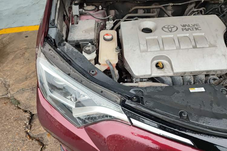 Used Toyota RAV4 2016 2.0L CVT Two-Wheel Drive Urban Edition China V Standard Engine Bay Right