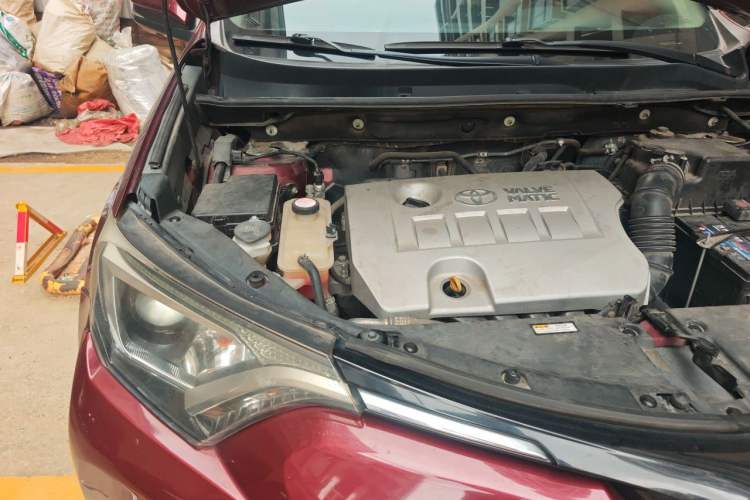 Used Toyota RAV4 2016 2.0L CVT Two-Wheel Drive Fashion Edition China V Standard Engine Bay Right