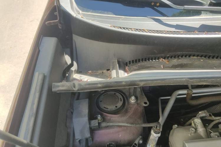 Used Toyota RAV4 2016 2.0L CVT Two-Wheel Drive Smart Edition China V Standard Engine Bay Right