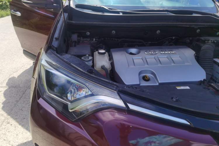 Used Toyota RAV4 2016 2.0L CVT Two-Wheel Drive Fashion Edition China V Standard Engine Bay Right