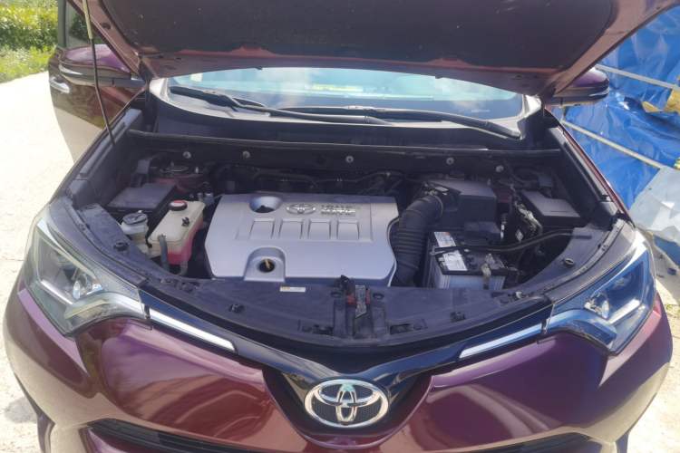 Used Toyota RAV4 2016 2.0L CVT Two-Wheel Drive Fashion Edition China V Standard Engine Bay