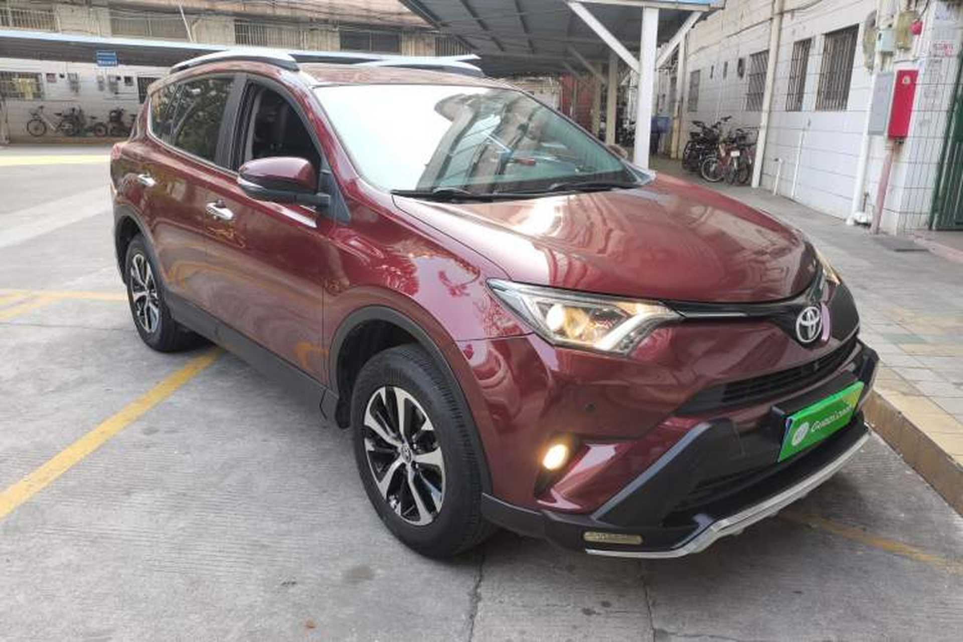 Used Toyota RAV4 2016 2.0L CVT Two-Wheel Drive Fashion Edition China V Standard Exterior 1