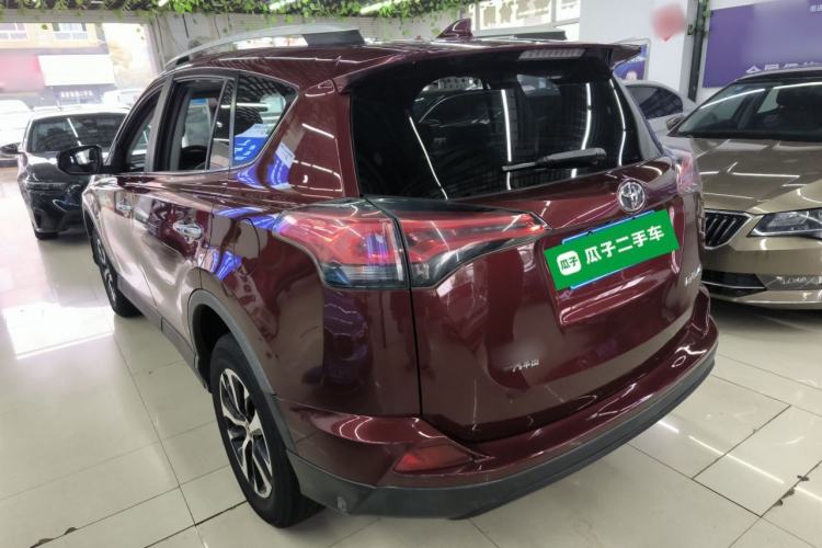 Used Toyota RAV4 2016 2.0L CVT Two-Wheel Drive Fashion Edition China V Standard Exterior 2