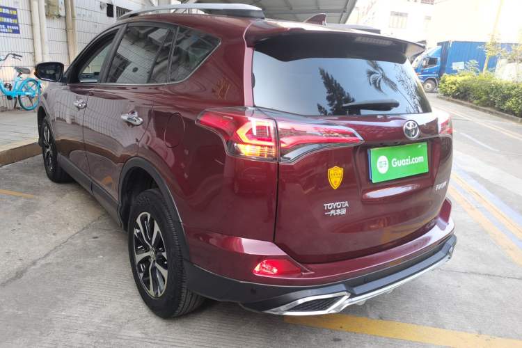 Used Toyota RAV4 2016 2.0L CVT Two-Wheel Drive Fashion Edition China V Standard Exterior 2