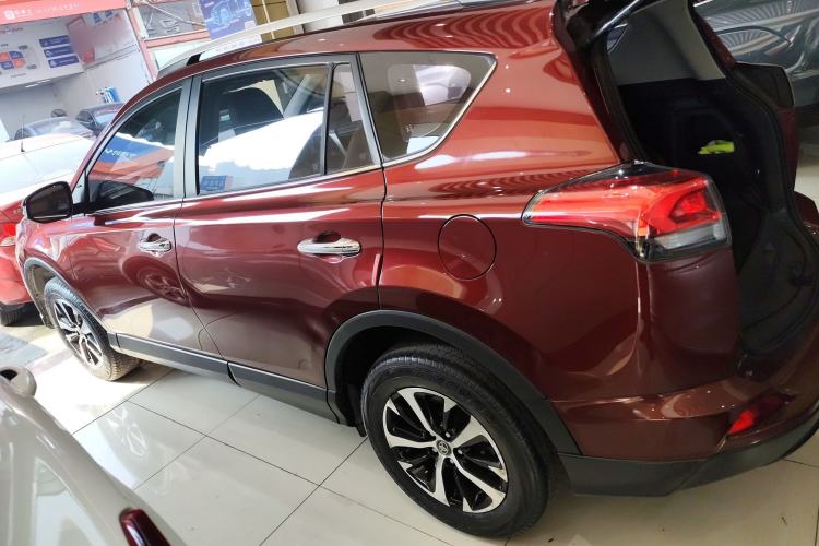 Used Toyota RAV4 2016 2.0L CVT Two-Wheel Drive Fashion Edition China V Standard Exterior 3