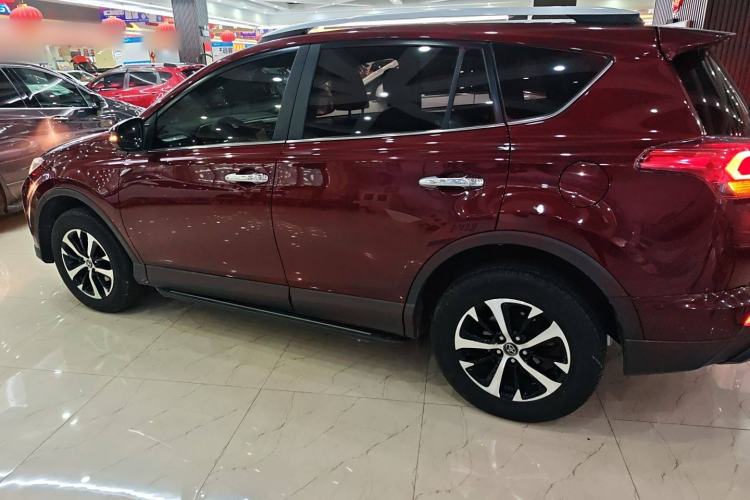 Used Toyota RAV4 2016 2.0L CVT Two-Wheel Drive Fashion Edition China V Standard Exterior 3
