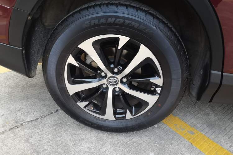 Used Toyota RAV4 2016 2.0L CVT Two-Wheel Drive Fashion Edition China V Standard Exterior 5