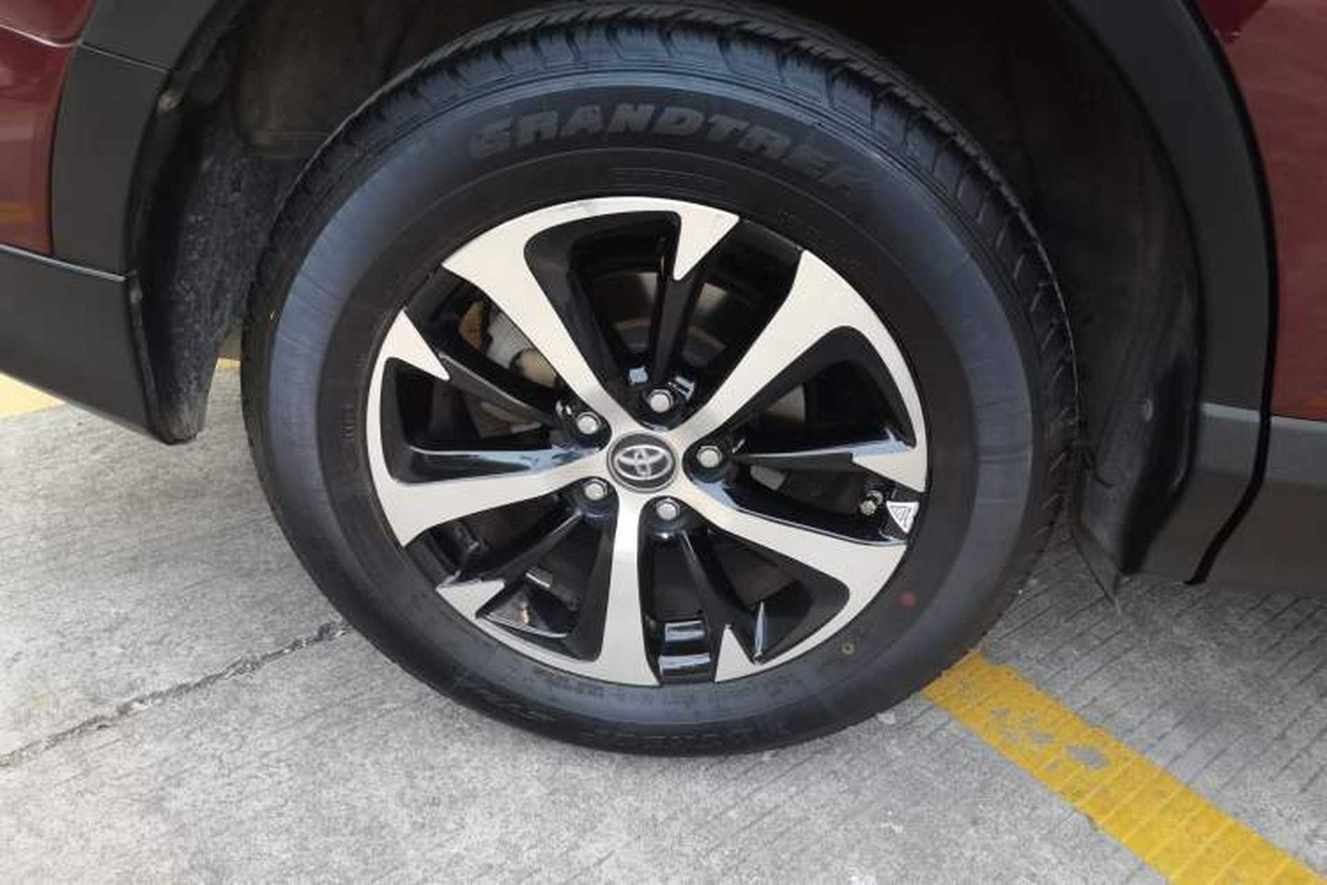Used Toyota RAV4 2016 2.0L CVT Two-Wheel Drive Fashion Edition China V Standard Exterior 5