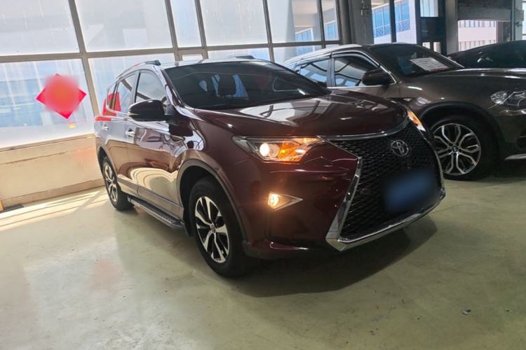 Used Toyota RAV4 2016 2.0L CVT Two-Wheel Drive Fashion Edition China V Standard Front Right 45 Deg